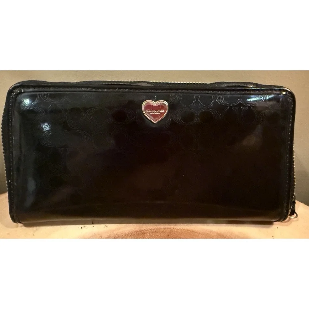 Coach Perforated Embossed Liquid Gloss Leather Black Accordian Zip Wallet Logo❤️